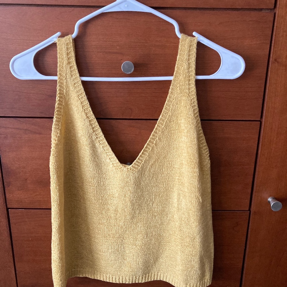 Knitted yellow tank